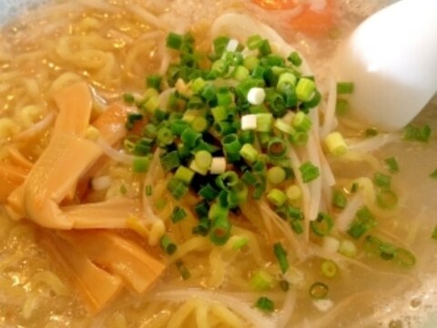 生麺☆もやしたっぷり塩ラーメン